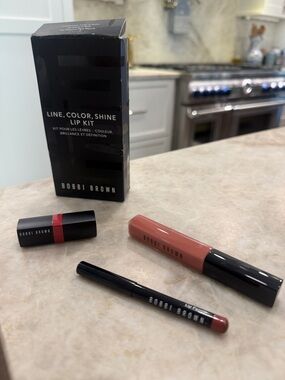 NIB Bobbi Brown Line, Color, Shine Lip Kit